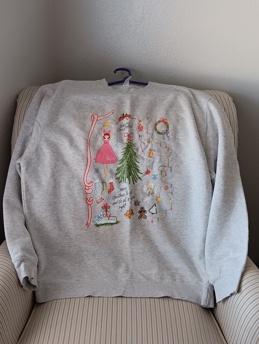 Women's Light Gray Christmas Graphic Sweatshirt